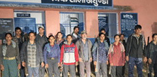 नक्सली आत्मसमर्पण जंगलों से आधी रात को आटोमेटिक हथियार के साथ निकले 15 साये और सरेंडर करने पहुँच गए थाने, गृहमंत्री को लिखे उस सीक्रेट लेटर ने हिला दी माओवाद की जड़ें ।