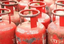 LPG संकट के बीच पीएनजी कंपनियों का बड़ा दांव, उपभोक्ताओं के लिए सुनहरा मौका LPG संकट के बीच पीएनजी कंपनियों का बड़ा दांव, उपभोक्ताओं के लिए सुनहरा मौका