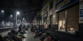 तत्काल टिकट लेने वालों के लिए राहत: अब रातभर लाइन में खड़े रहने की जरूरत नहीं ? तत्काल टिकट लेने वालों के लिए राहत: अब रातभर लाइन में खड़े रहने की जरूरत नहीं ?