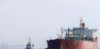 होर्मुज में बढ़ता तनाव: भारतीय जहाजों पर हमले से वैश्विक सप्लाई पर खतरा ? होर्मुज में बढ़ता तनाव: भारतीय जहाजों पर हमले से वैश्विक सप्लाई पर खतरा ?