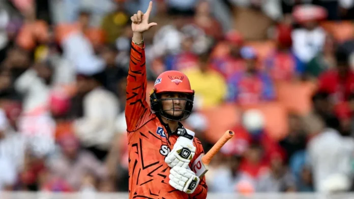 अभिषेक शर्मा का तूफान: पावरप्ले में सबसे तेज फिफ्टी, चेन्नई सुपर किंग्स के खिलाफ रचा इतिहास!