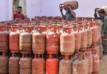 कॉमर्शियल सिलिंडर का 20% कोटा मंजूर, शादी सीजन और रेस्टोरेंट कारोबार को मिली संजीवनी कॉमर्शियल सिलिंडर का 20% कोटा मंजूर, शादी सीजन और रेस्टोरेंट कारोबार को मिली संजीवनी