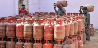 कॉमर्शियल सिलिंडर का 20% कोटा मंजूर, शादी सीजन और रेस्टोरेंट कारोबार को मिली संजीवनी कॉमर्शियल सिलिंडर का 20% कोटा मंजूर, शादी सीजन और रेस्टोरेंट कारोबार को मिली संजीवनी