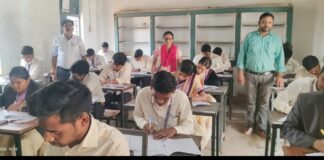 शासकीय कन्या उच्चतर माध्यमिक विद्यालय सरायपाली में उड़नदस्ता टीम द्वारा परीक्षा का औचक निरीक्षण