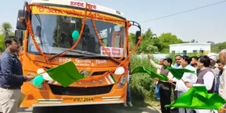 गंगा एक्सप्रेसवे पर शुरू हुई रोडवेज बस सेवा, अब 11 की जगह सिर्फ छह घंटे में पूरा होगा सफर गंगा एक्सप्रेसवे पर शुरू हुई रोडवेज बस सेवा, अब 11 की जगह सिर्फ छह घंटे में पूरा होगा सफर