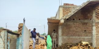 CG News: जर्जर दीवार गिरने से दो सगी बहनों की दर्दनाक मौत, बुआ गंभीर घायल
