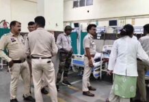 CG News: बिलासपुर सिविल लाइन थाने के लॉकअप में युवक ने ब्लेड से खुद को किया घायल, सिम्स में कराया गया भर्ती