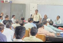 सरायपाली में शिक्षा विभाग की मैराथन समीक्षा: डीईओ और डीएमसी ने अधिकारियों-प्राचार्यों को दिए कार्यक्षमता बढ़ाने के टिप्स