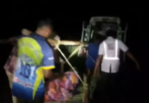 सड़क नहीं, खाट बनी एंबुलेंस! बीमार युवक को 7 KM कंधे पर ढोकर अस्पताल पहुंचाने को मजबूर ग्रामीण