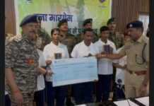 बीजापुर में 8 नक्सलियों ने किया आत्मसमर्पण, 5 महिला माओवादी भी शामिल; सभी पर ₹49 लाख का था इनाम