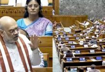 संसद में जोरदार हंगामा: छात्रों पर पुलिस कार्रवाई और NEET मुद्दे पर विपक्ष का प्रदर्शन, लोकसभा 2 बजे तक स्थगित