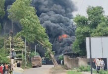 कोरबा की कार्बन फैक्ट्री में बॉयलर ब्लास्ट के बाद भीषण आग, 30-40 मजदूरों ने भागकर बचाई जान
