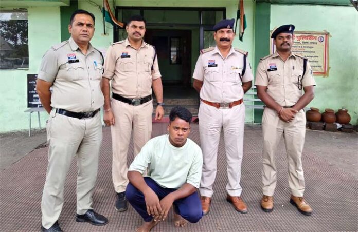 मारपीट-कर-निकाला-गिरफ्तार