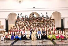 राष्ट्रपति भवन में बस्तर की संस्कृति का गौरव: राष्ट्रपति द्रौपदी मुर्मु ने स्वयं परोसकर कराया भोजन, बस्तर पंडुम-2026 के विजेताओं का किया सम्मान