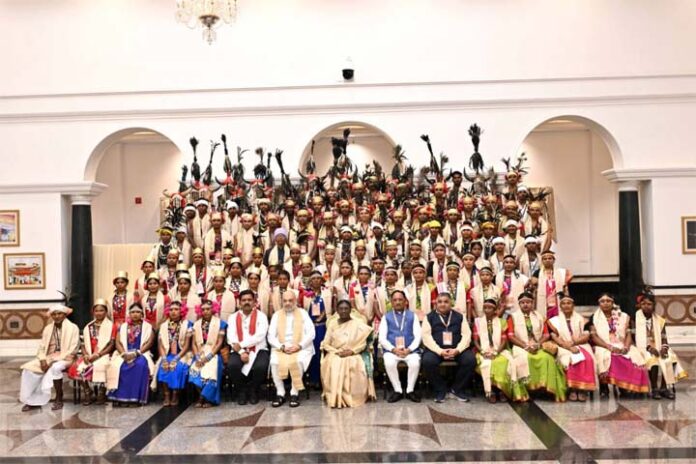राष्ट्रपति-भवन-के-विशेष-अतिथि-बने-बस्तर-के-मांझी-चालकी