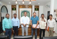 📰 कांकेर में रावघाट माइन्स प्रभावित ग्रामीणों ने कलेक्टर से रखीं समस्याएं, जल्द दौरे का मिला भरोसा