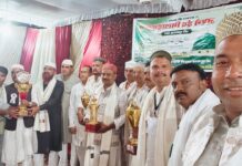 फातिमा शेख फाउंडेशन ने किया सम्मान समारोह, मेधावी विद्यार्थियों और समाजसेवियों का बढ़ाया हौसला