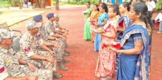 📰 बंदूक से राखी तक: आत्मसमर्पित माओवादियों ने DRG जवानों को बांधी राखी, भाईचारे और शांति का दिया संदेश