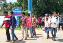 बड़े तेवड़ा में जमीन और धर्म को लेकर विवाद, ग्रामीणों ने अंगनबाड़ी कार्यकर्ता को हटाने की उठाई मांग
