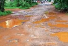 सरायपाली – कुटेला-अंतरझोला सड़क तीन साल से बदहाल, 25 गांवों के ग्रामीण परेशान