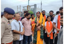 📰 रायपुर में ‘सिब्लिंग्स कराओके नाइट’ पर विवाद, बजरंग दल ने जताई आपत्ति; कार्यक्रम के विरोध में पहुंचे कार्यकर्ता