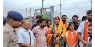 📰 रायपुर में ‘सिब्लिंग्स कराओके नाइट’ पर विवाद, बजरंग दल ने जताई आपत्ति; कार्यक्रम के विरोध में पहुंचे कार्यकर्ता