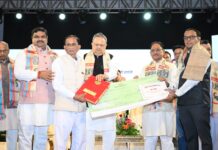 📰 राष्ट्रीय हथकरघा दिवस: CM साय ने कहा- छत्तीसगढ़ के कोसा और बुनकर उत्पादों को मिलेगी ‘लोकल टू ग्लोबल’ पहचान