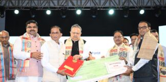 📰 राष्ट्रीय हथकरघा दिवस: CM साय ने कहा- छत्तीसगढ़ के कोसा और बुनकर उत्पादों को मिलेगी ‘लोकल टू ग्लोबल’ पहचान