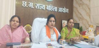 📰 रायपुर में महिला आयोग की सुनवाई: 6 प्रकरणों का निराकरण, 13 नर्सों के वेतन विवाद में FIR के निर्देश