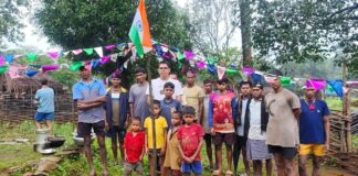 अबूझमाड़ के बोटेर गांव में पहली बार शान से लहराया तिरंगा, कभी नक्सलियों के फरमान से खौफ में रहता था इलाका