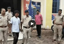 📰 बेटी को परेशान करने से रोका तो मां की हत्या, सिर पर कुल्हाड़ी से किया वार; झारखंड से आरोपी गिरफ्तार