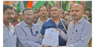 भिलाई स्टील प्लांट में कर्मचारियों का प्रदर्शन, 39 महीने के एरियर्स समेत कई मांगों को लेकर प्रबंधन को ज्ञापन