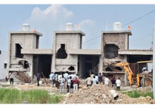 🚨 रायपुर में बुलडोजर एक्शन: रावतपुरा फेज-2 में करीब 40 मकानों पर कार्रवाई, नोटिस के बाद निगम ने चलाया बुलडोजर