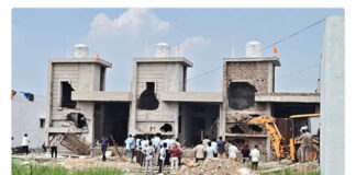 🚨 रायपुर में बुलडोजर एक्शन: रावतपुरा फेज-2 में करीब 40 मकानों पर कार्रवाई, नोटिस के बाद निगम ने चलाया बुलडोजर