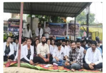 🚨 अंबिकापुर में जूनियर डॉक्टरों का आंदोलन तेज, 17 सूत्रीय मांगों को लेकर OPD बहिष्कार शुरू