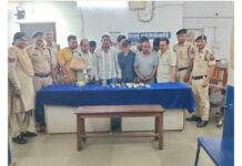 रायपुर में जुए के फड़ पर पुलिस की दबिश, 12 आरो