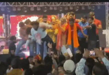 दुर्ग में गरबा कार्यक्रम के दौरान विवाद और मारपीट, कांग्रेस जिला अध्यक्ष धीरज बाकलीवाल को मंच से उतारा; FIR दर्ज