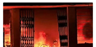 बिलासपुर: अटल आवास में देर रात भीषण आग, 5 बाइक जलकर खाक; दहशत में छत से कूदे लोग