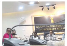 बिलासपुर: मल्हार सरकारी स्कूल की छात्राओं का कलेक्ट्रेट में प्रदर्शन, शिक्षकों पर गंभीर आरोप