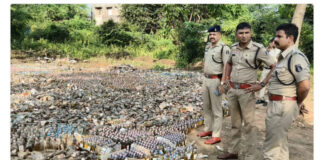 दुर्ग में 33,920 लीटर से ज्यादा जब्त शराब नष्ट, 11 थानों के 294 पुराने मामलों का निपटारा