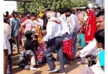 दुर्ग: बच्चा चोरी के शक में पांच महिलाओं से मारपीट, वीडियो वायरल; पुलिस कर रही जांच