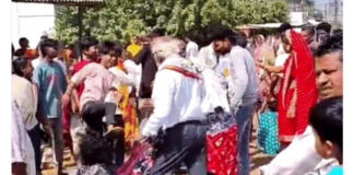 दुर्ग: बच्चा चोरी के शक में पांच महिलाओं से मारपीट, वीडियो वायरल; पुलिस कर रही जांच