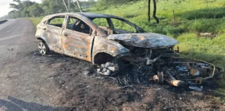 🚨 डोंगरगढ़-मुरमुंदा रोड पर कार और स्कूटी में जोरदार टक्कर, दोनों वाहन जलकर खाक