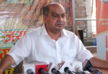 पुरंदर मिश्रा का कांग्रेस पर हमला: बोले- बैलेट पेपर से भी कांग्रेस का सूपड़ा साफ, राज्योत्सव छोड़ दिल्ली जा रहे कांग्रेसी